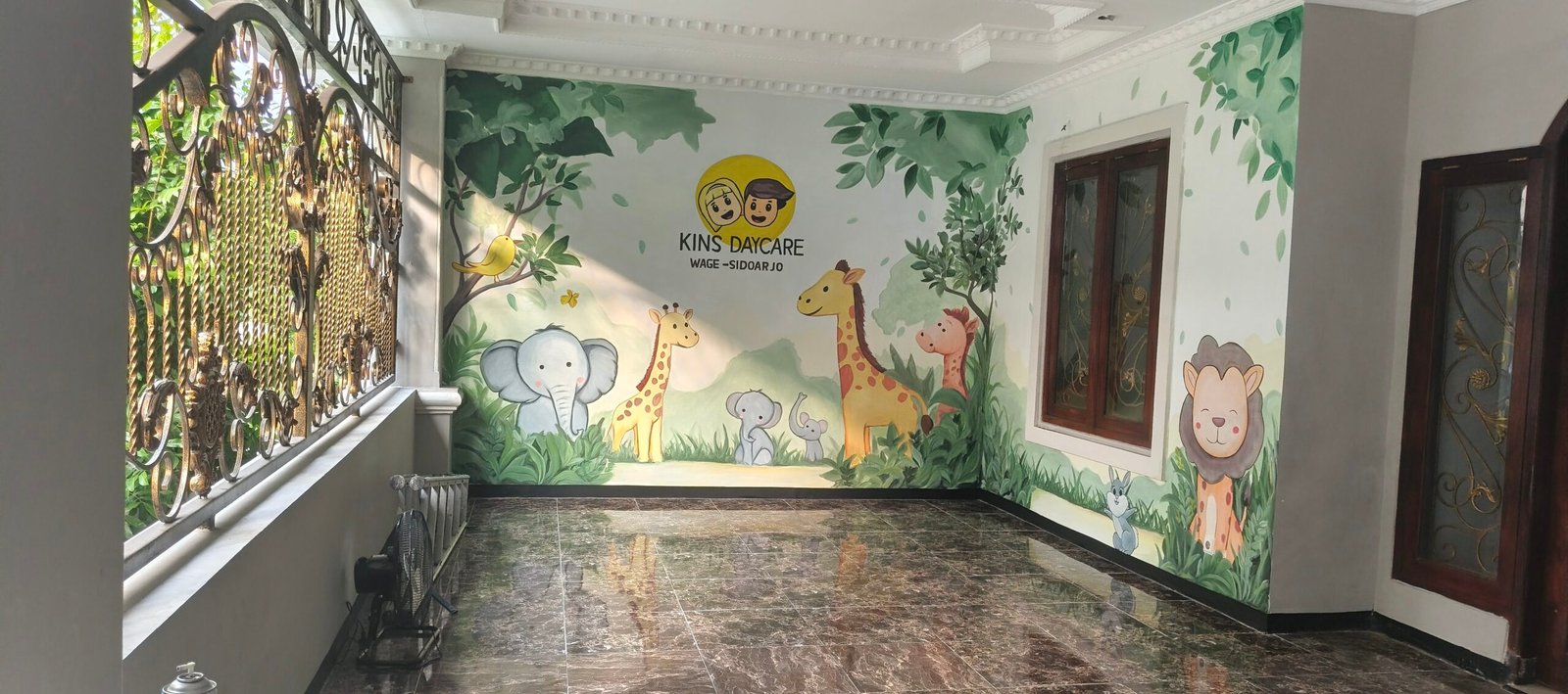 Menghidupkan Imajinasi Kecil: Kisah Dua Dunia Ajaib di Kins Daycare Sidoarjo